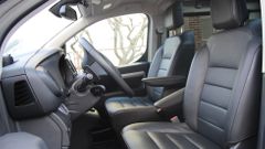 Peugeot Traveller - kožená přední sedadla