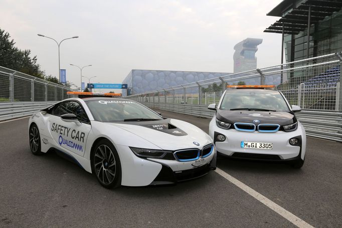 Formule E - safety car BMW i8 a BMW i3