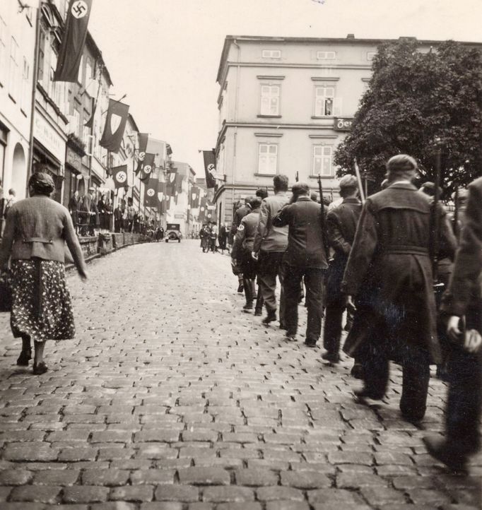 Reprofoto z publikace Mobilizace ve fotografie – Armáda a stráž obrany státu v letech 1938 – 1939, autoři Jiří Suchánek & Jaroslav Beneš