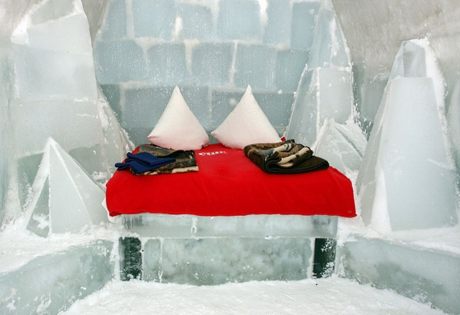 Ledový hotel v rumunských Karpatech