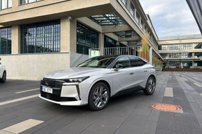 "Samotné nás to překvapilo a máme radost." Nové DS dostane diesel, který už oplakali