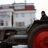 Traktor před velvyslanectvím