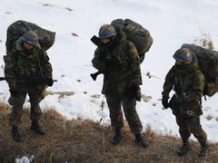 Vojáci Jižní Koreje a USA se připravují na společném cvičení.
