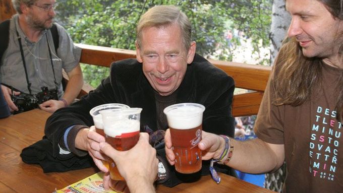 Let's drink to that! (Václav Havel at the Trutnov rock music festival last summer)