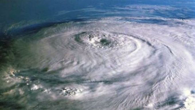 Americký Národní úřad pro oceán a atmosféru zveřejnil záběry letu do oka hurikánu Matthew. Dramatický let končí v klidné části uprostřed živlu.