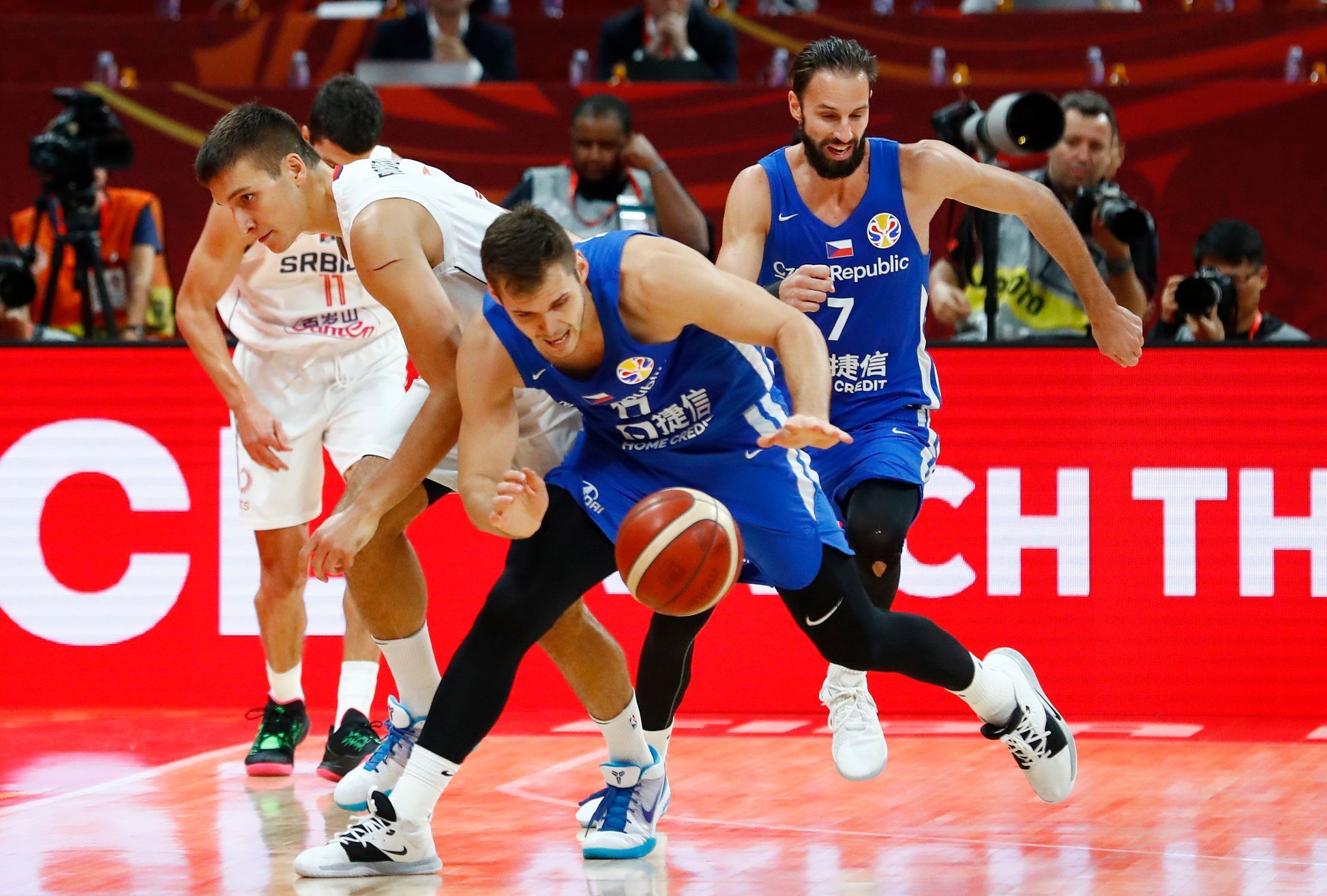 basketbal, MS 2019, Česko - Srbsko, Jaromír Bohačík a Bogdan Bogdanovič