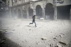 Asadův režim zaútočil na povstalce. Poprvé mu asistují ruská letadla, provedly desítky náletů