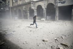 Asadův režim zaútočil na povstalce. Poprvé mu asistují ruská letadla, provedly desítky náletů