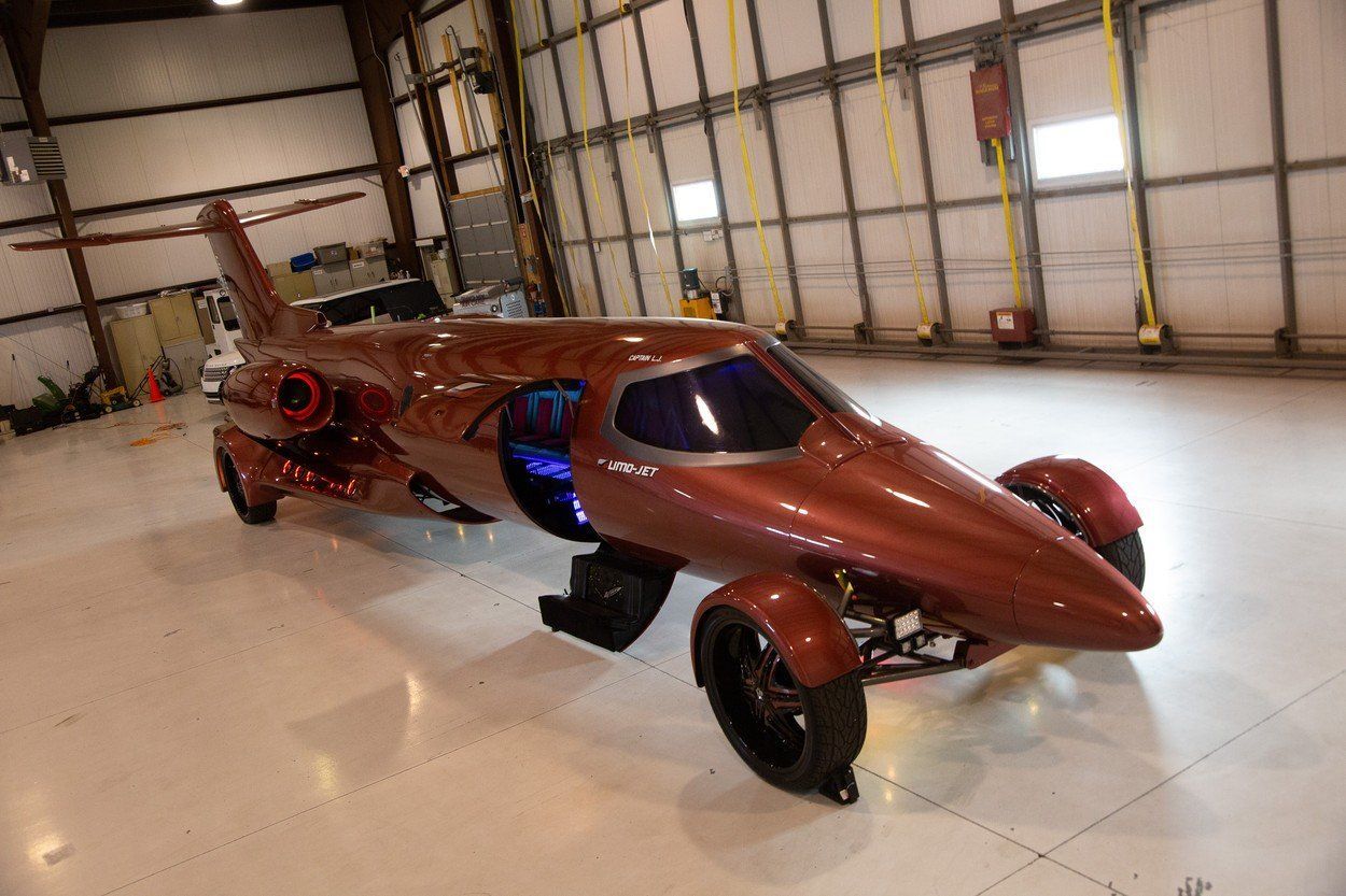 Fotogalerie: Jak vypadá auto za 5 miliónů USD, které bylo vyrobené z tryskového letadla.