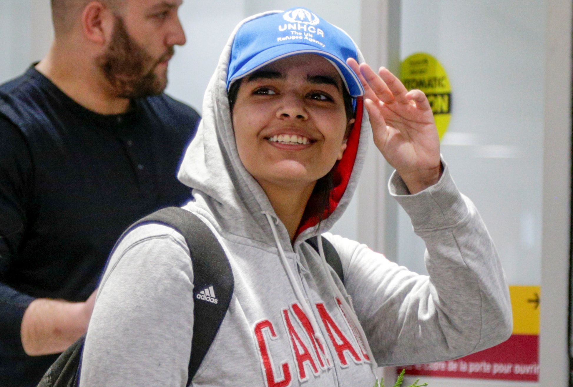 Osmnáctiletá Raháf Mohamed Kunúnová utekla ze Saúdské Arábie a od své rodiny.