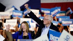 Bernie Sanders, kandidát na amerického prezidenta se svou ženou Jane