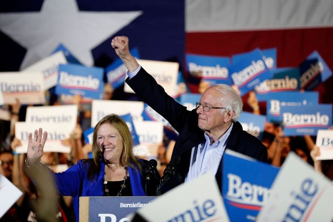 Bernie Sanders, kandidát na amerického prezidenta se svou ženou Jane