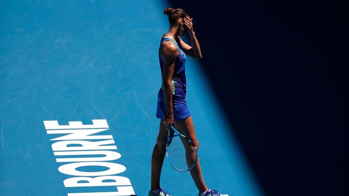 Zklamaná Karolína Plíšková ve třetím kole Australian Open.