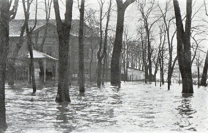 Povodeň na Střeleckém ostrově jak ji na svých stránkách publikoval časopis Český svět v roce 1920.