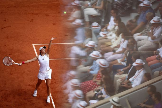 Tennis - French Open - Roland Garros, Paris, France - June 10, 2023 Poland's Iga Swiatek is pictured in action through a glass during her final match against Czech Republ