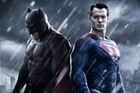 Nový trailer: Největší souboj komiksových hrdinů. Vyhraje Batman, nebo Superman?