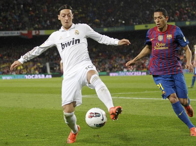 FC Barcelona - Real Madrid (Mesut Özil a Adriano Correia)