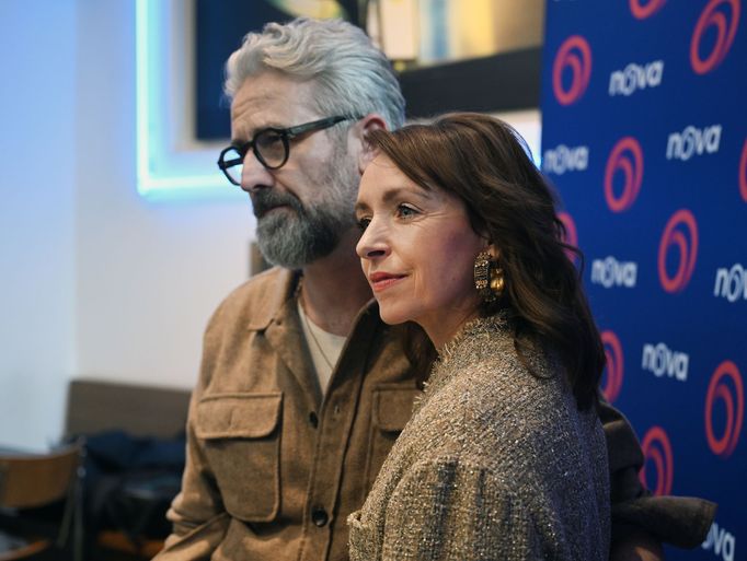 Roman Zach a Tatiana Dyková ztvárnili vyšetřovatele Adama Kreinera a Martu Adamcovou.