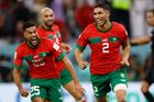 Maročané slaví vítězství v osmifinále MS 2022 Maroko - Španělsko