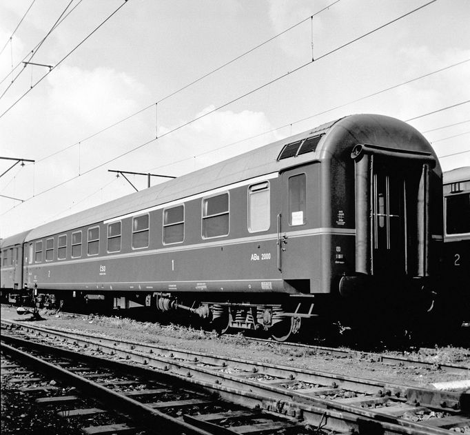 Fotografie z historie výrobního závodu Tatra Smíchov v Praze. Snímek z roku 1960.