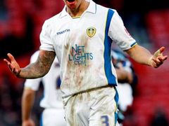 Hráči Leedsu dali do zápasu proti svému arcirivalovi vše, jak vidno na Patrickovi Kisnorbovi.