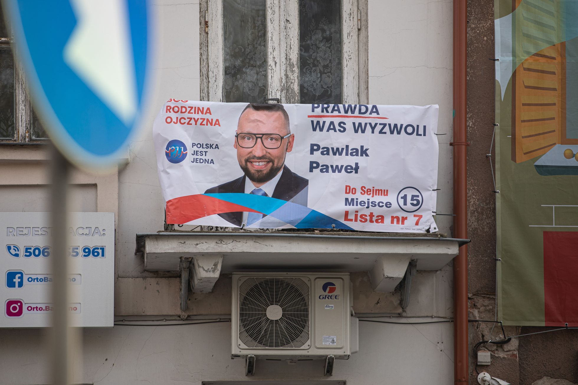Polsko volby, poláci, billboard, reklama, plakát, Třetí cesta, právo a spravedlnost (PiS), Občanská platforma (PO), Polská lidová strana (PSL)