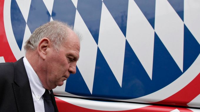 Uli Hoeness opouští Bayern, další tři a půl roku stráví ve vězení.