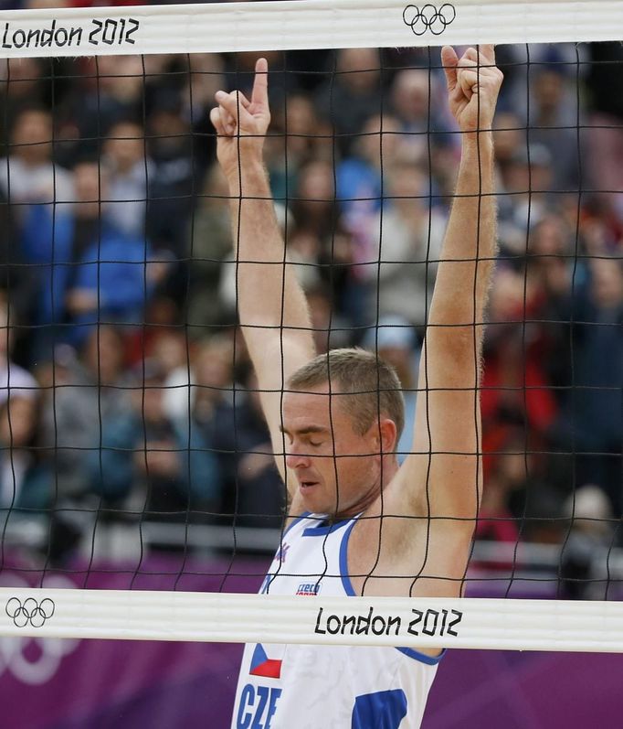 Premiérové olympijské vítězství vybojovali beachvolejbalisté Přemysl Kubala s Petrem Benešem (na snímku).