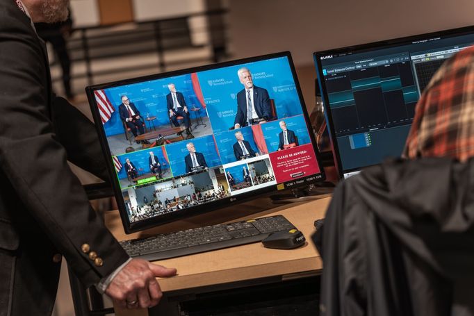 Prezident Petr Pavel vystoupil se svou přednáškou na Harvardu, jedné z nejprestižnějších univerzit světa. Čeští studenti si pro hlavu státu nachystali malé překvapení.