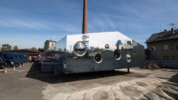 Foto: "Ponorka" ze zašlých buněk sbírá ceny za architekturu