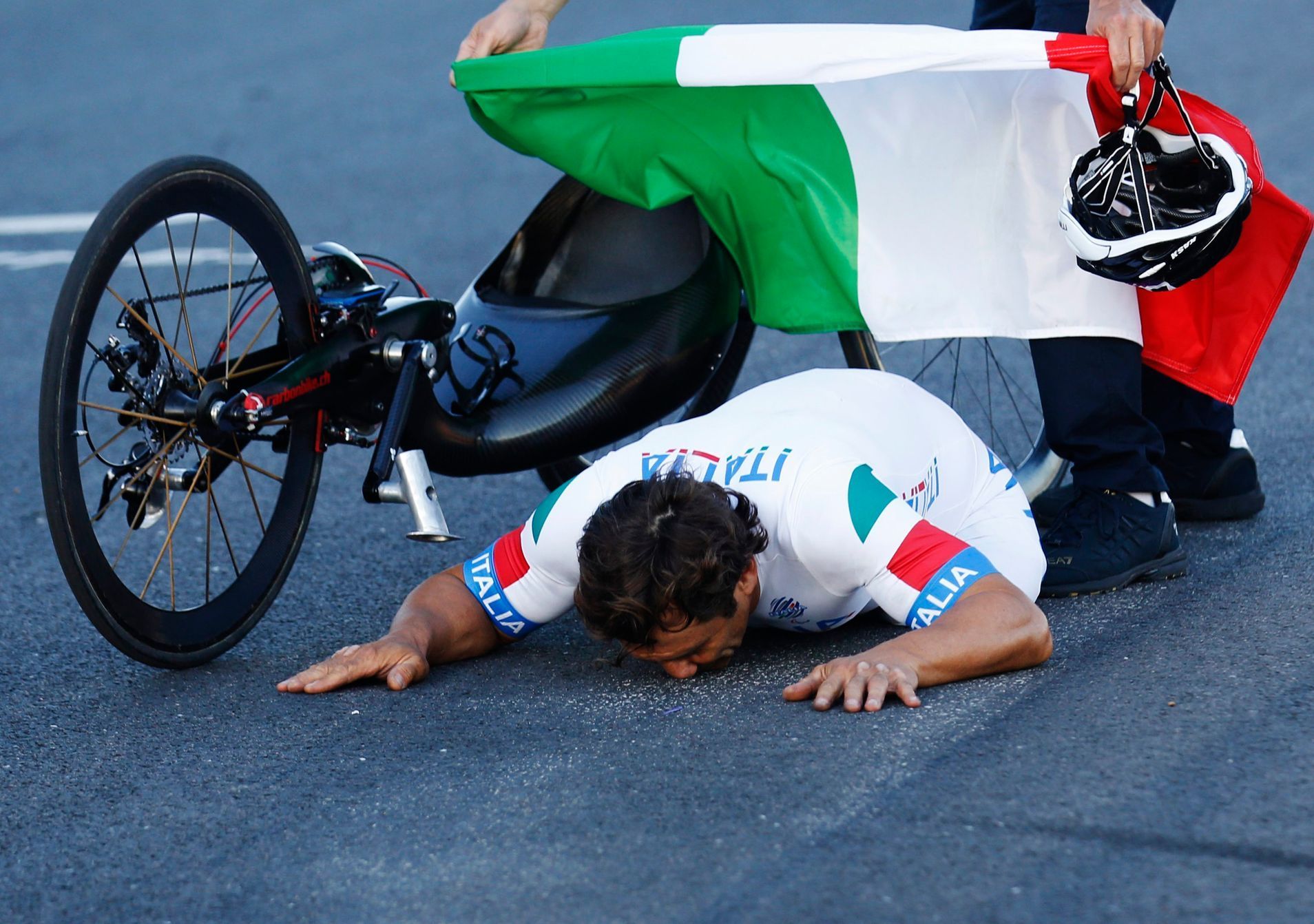 Bývalý italský jezdec formule 1 Alessandro Zanardi na paralympijských hrách