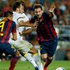 Fotbal, Barcelona - Santos: Lionel Messi (vpravo) - Edu Dracena