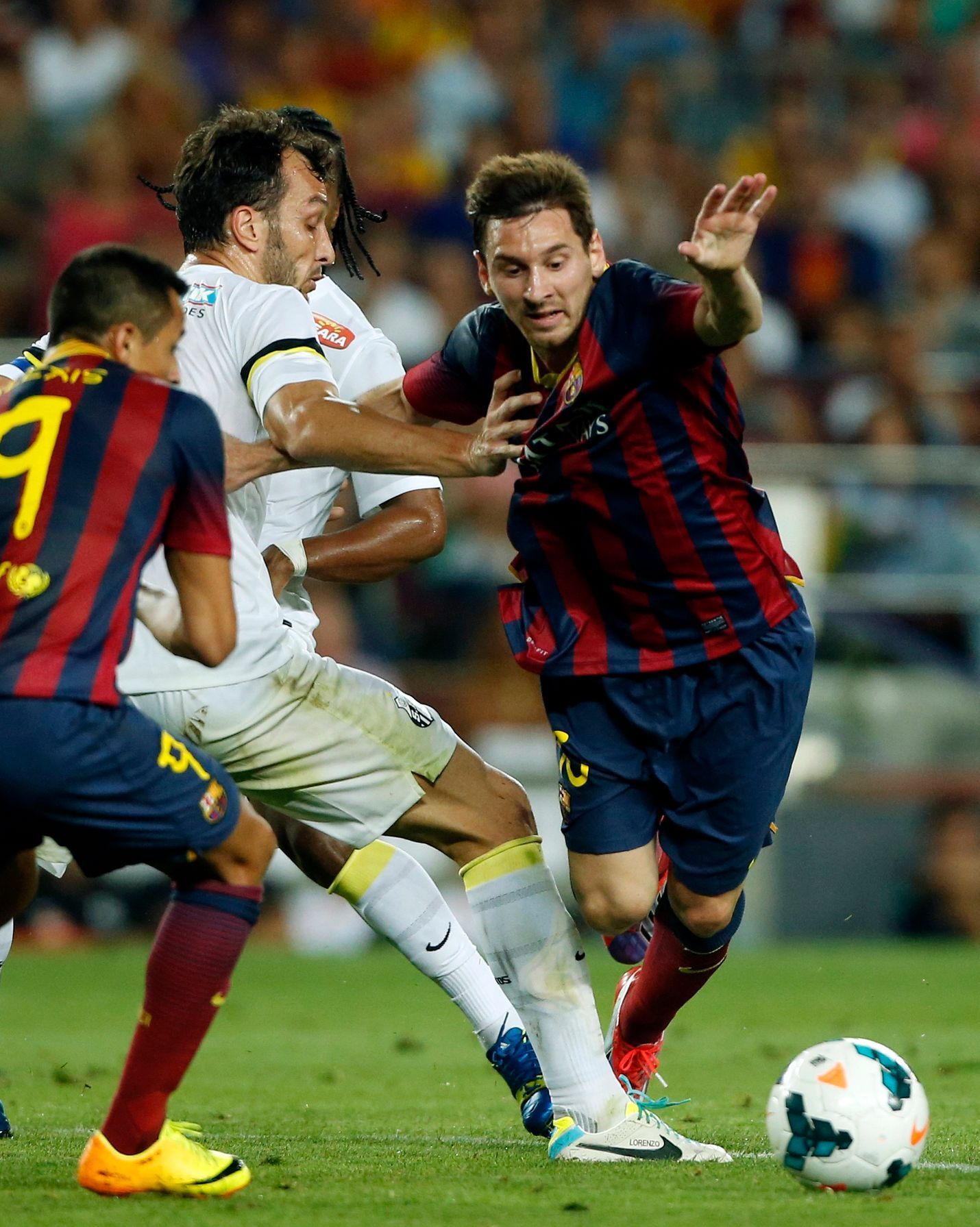 Fotbal, Barcelona - Santos: Lionel Messi (vpravo) - Edu Dracena