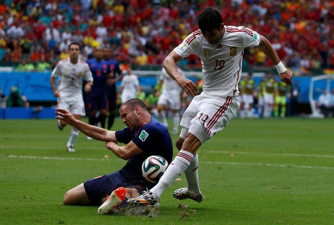 Ron Vlaar of the Netherlands (L) fights for the ball with Spain's Diego Costa during their 2014 World Cup Group B soccer match at the Fonte Nova arena in Salvador June 13