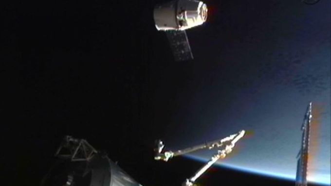 Takto přiletěl Dragon k ISS koncem května.
