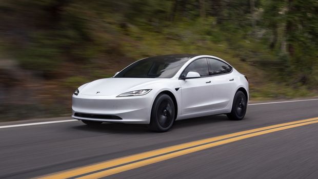 Tesla "pro chudé" přijela do Česka. Model 3 za takovou cenu na trhu ještě nebyl
