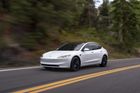 Tesla odhalila najednou hned dvě levné verze stávajících modelů s označením Standard.