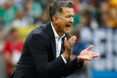 Porazil Německo, ale ztroskotal v osmifinále. Trenér Osorio odešel od mexických fotbalistů