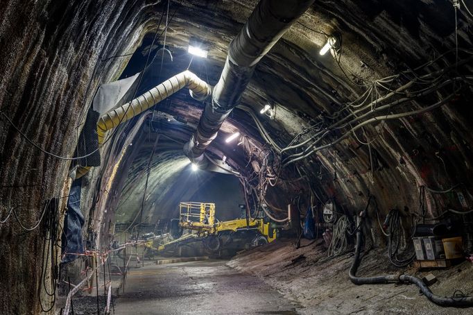 Geologický průzkum pro metro D - lokalita PAD4 na rohu ulic Na Strži a Budějovické u budovy České pošty.