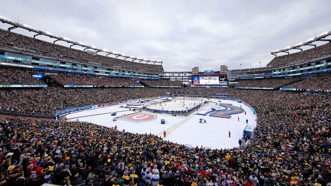Prohlédněte si fotografie z novoročního zápasu NHL pod širým nebem Winter Classic, v němž hokejisté Montrealu porazili Boston 5:1.