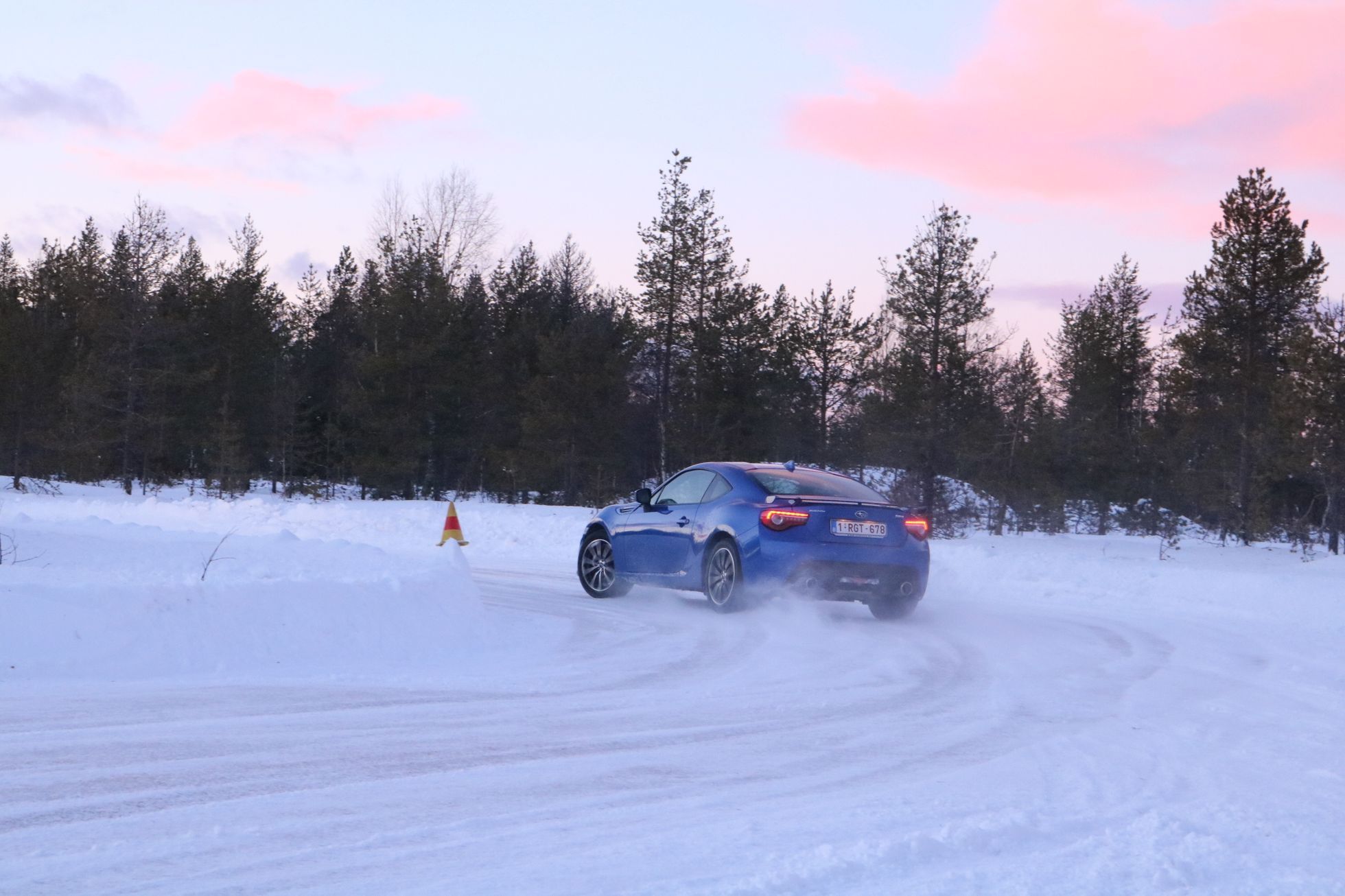 Subaru na sněhu Finsko