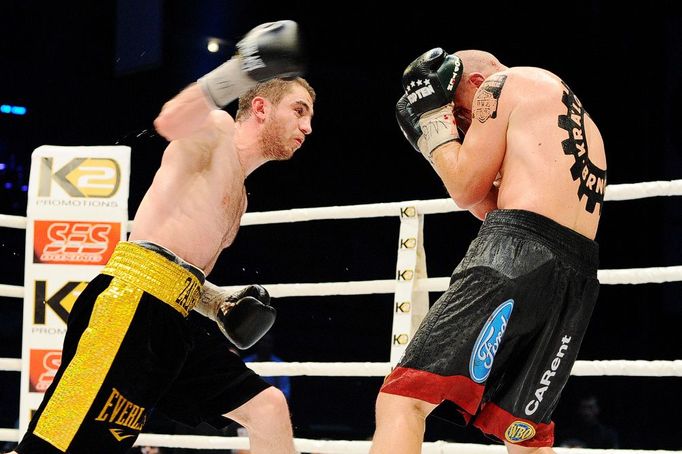 Český boxer Lukáš Konečný v prohraném souboji o titul Mistra světa v lehké střední váze WBO s Čečencem Zaurbekem Bajsangurovem.