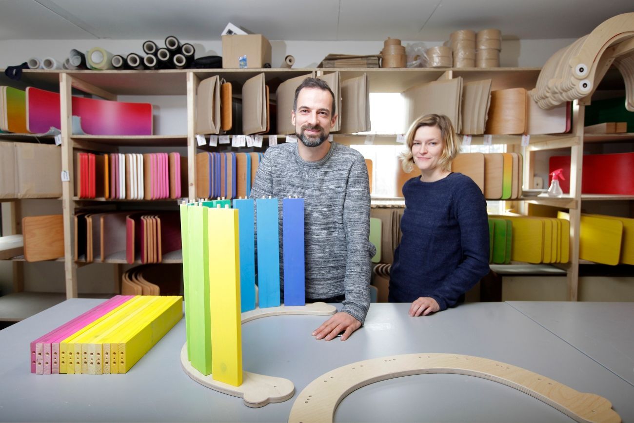 Viktor Hrdina s manželkou - výrobce hraček Utukutu