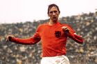 Legenda totálního fotbalu zemřela. Cruyff podlehl v 68 letech rakovině