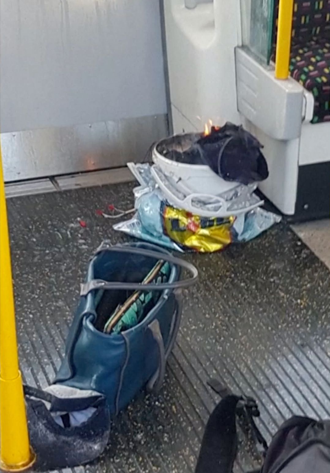 Výbuch v londýnské zastávce metra Parsons Green. Podívejte se na souhrn ze sociálních sítí