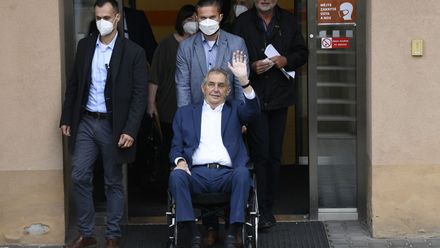 Mlčení prolomeno, Zeman nemůže pracovat. Je čas zbavit prezidenta pravomocí?