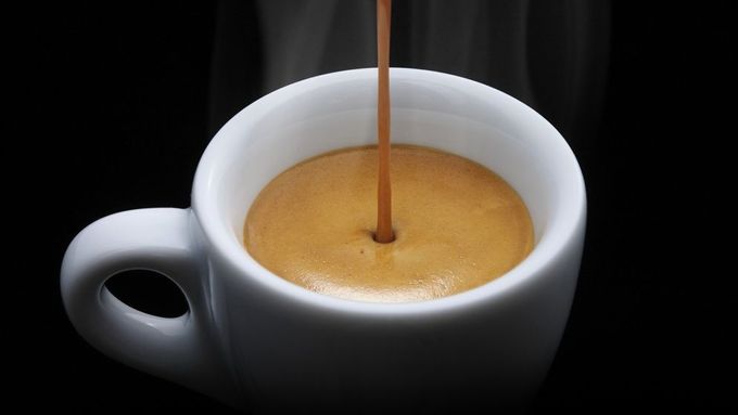 Testované kávovary se cenově pohybují mezi 1 790 a 24 390 korunami. Pozitivní zprávou přitom je, že oba vítězné přístroje patří k těm levnějším.