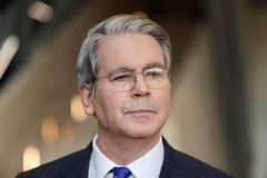 "Opravdu tu citujete ruského propagandistu?" Ministr financí USA zpražil moderátorku