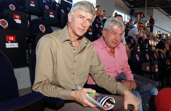 Pavel Paska a Arséne Wenger (vpravo)