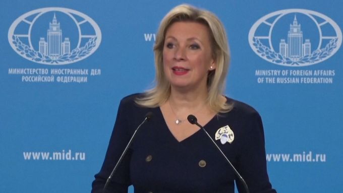 "Proč britské noviny vydávají článek o rusko-amerických problémech?" stěžuje si Lavrovova mluvčí